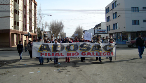 La columna llegando a casa de gobierno